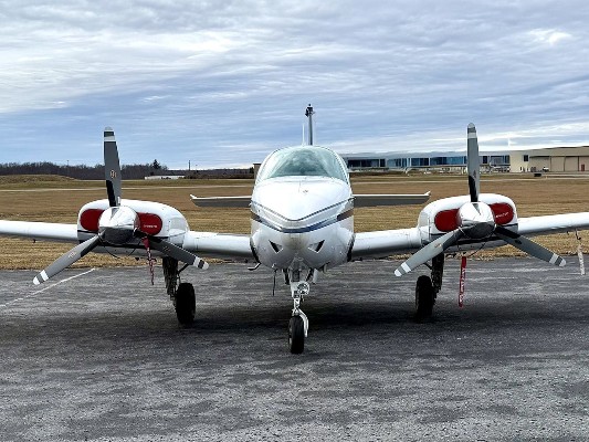 1978 Beech Baron B55 — photo 2