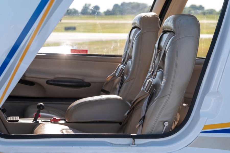 2004 Cirrus SR22-G2, photo 11