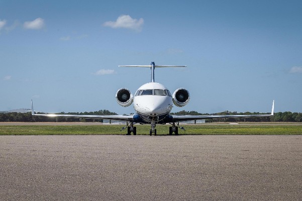 2005 Bombardier Challenger 604 — photo 2