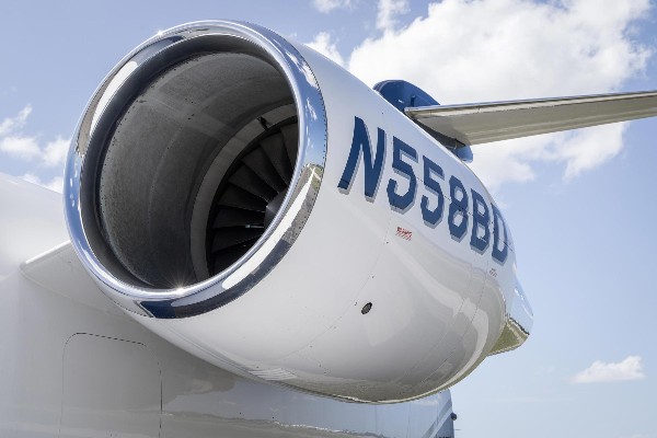 2005 Bombardier Challenger 604 — photo 3