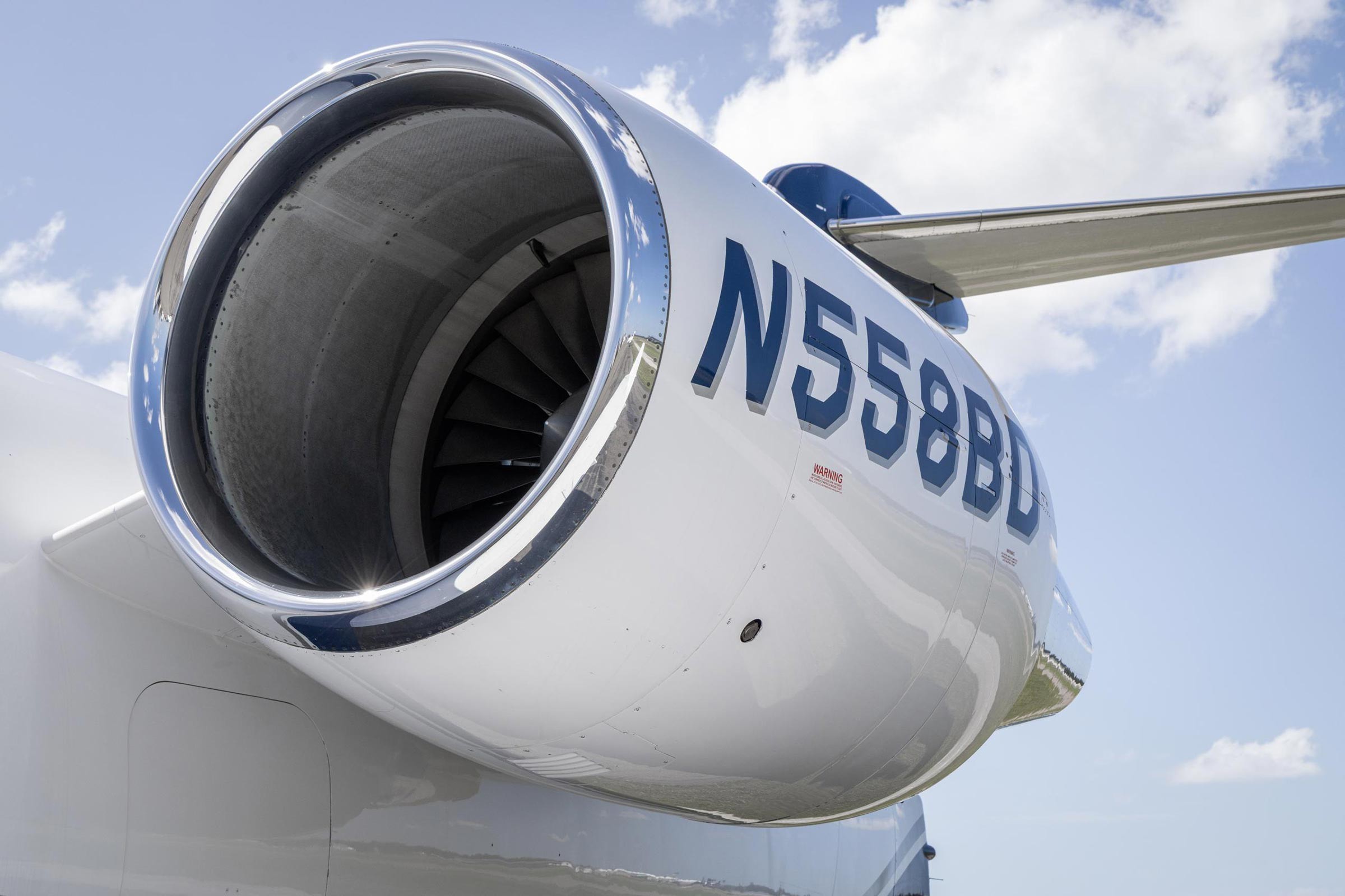 2005 Bombardier Challenger 604 — photo 3