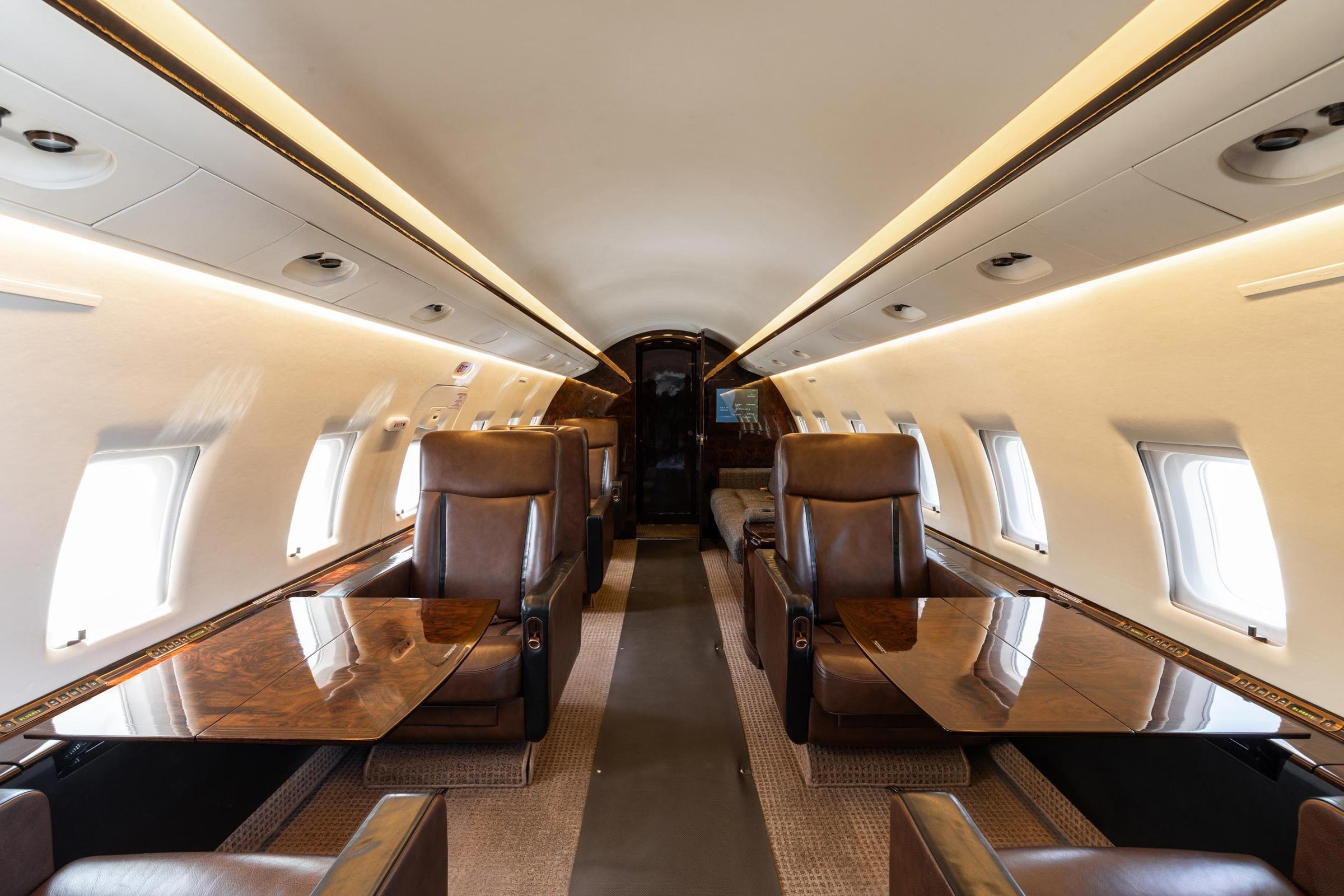 2005 Bombardier Challenger 604 — photo 5