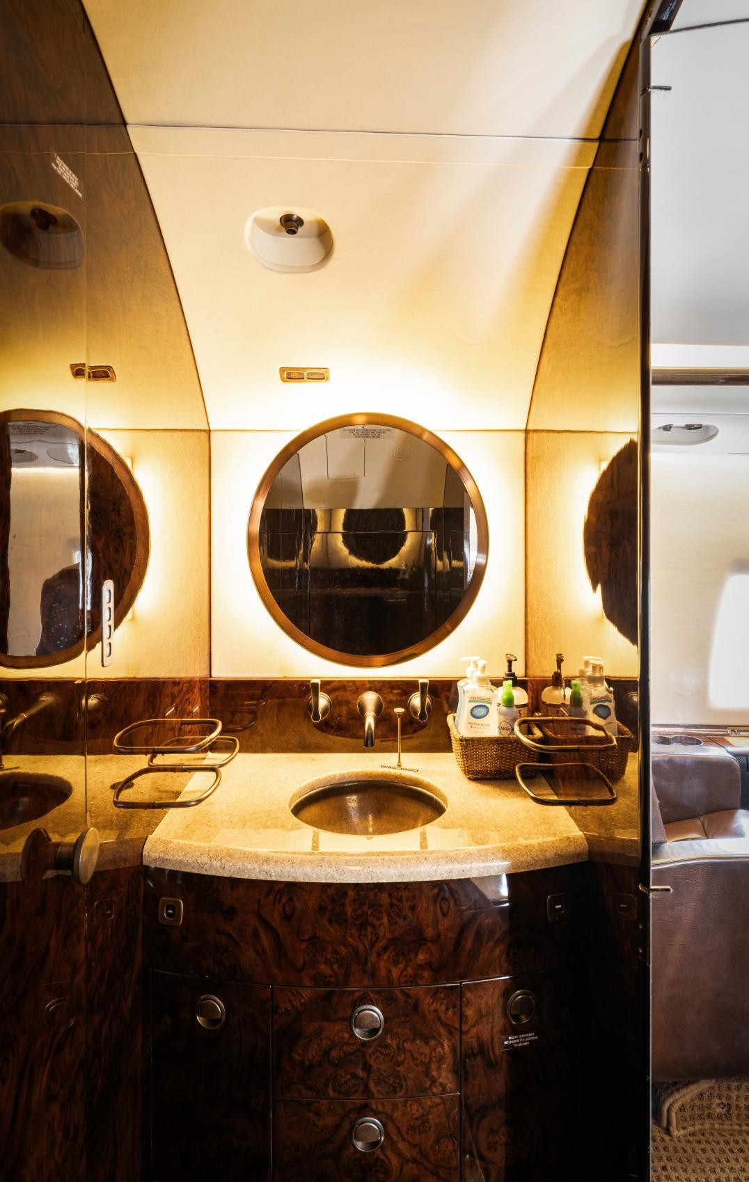 2005 BOMBARDIER CHALLENGER 604 4