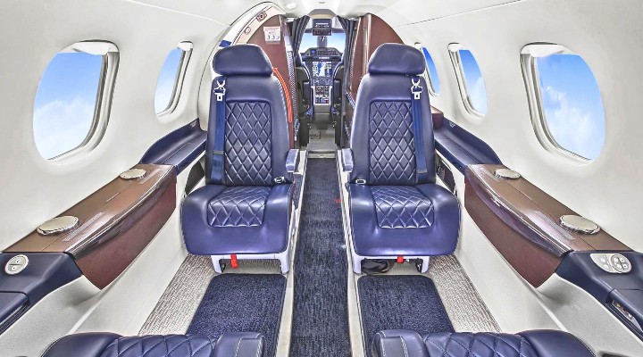 2012 Embraer Phenom 300 — photo 4