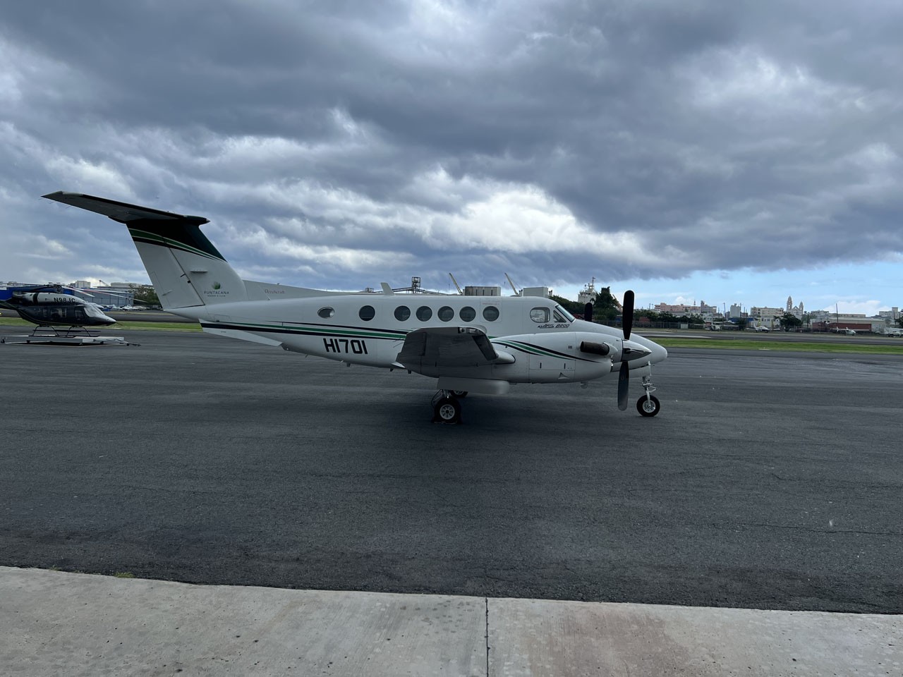 1982 Beech King Air B200 — photo 2