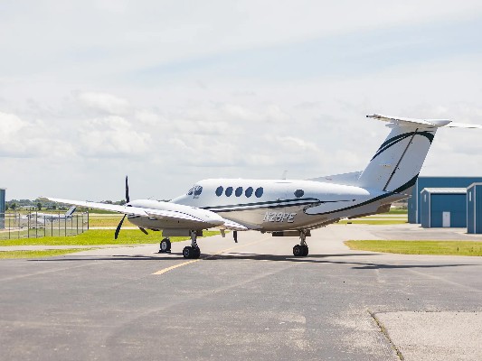 2005 Beech King Air B200 — photo 3
