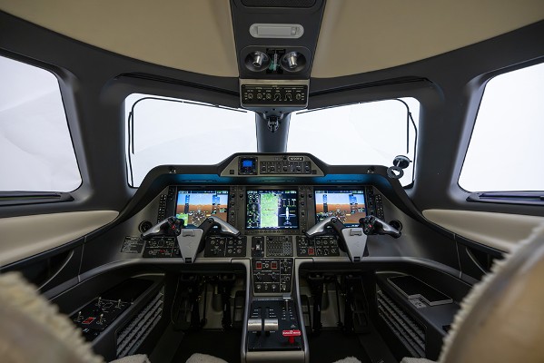 2013 Embraer Phenom 100 — photo 2