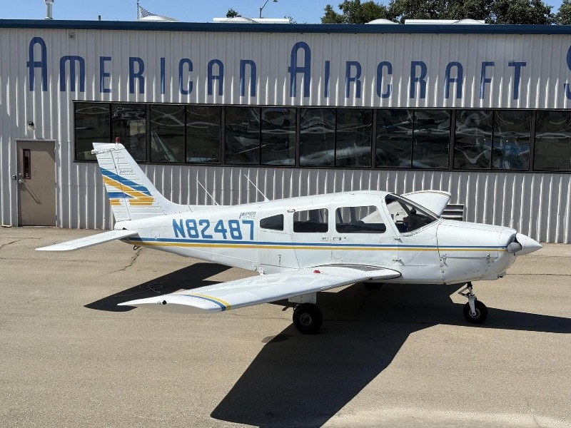 1981 Piper Warrior II, photo 2