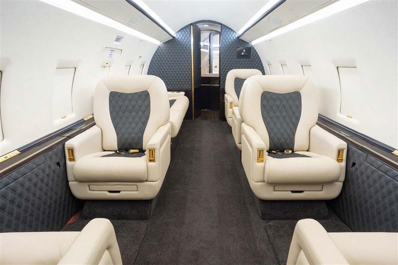 1999 Bombardier Challenger 604 — photo 3