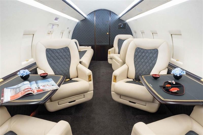 1999 Bombardier Challenger 604 — photo 4