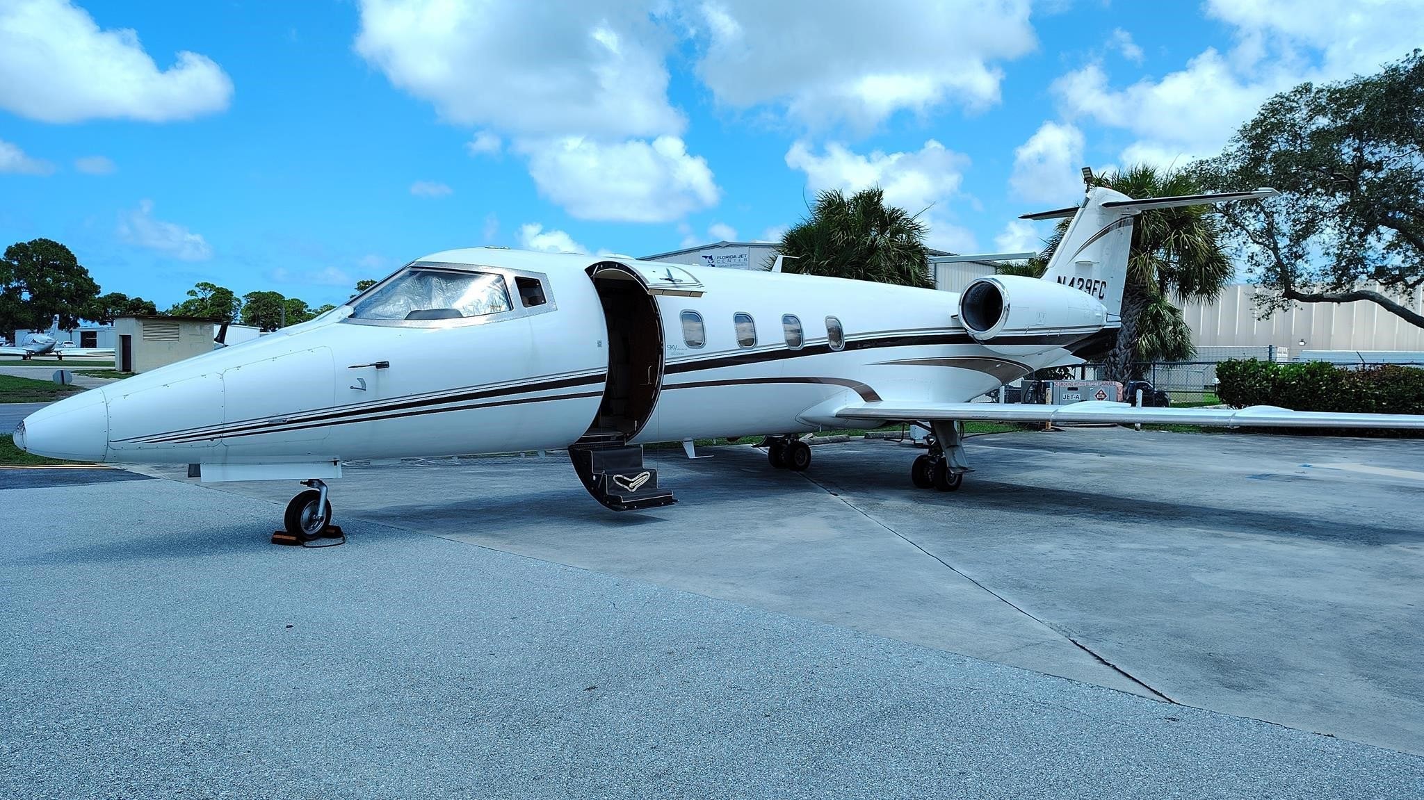 1984 Learjet 55 — photo 2
