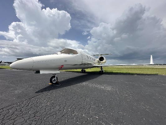 1992 Learjet 31 — photo 2