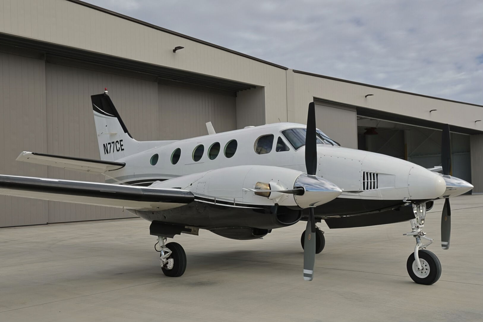 1977 Beech King Air E90 — photo 3