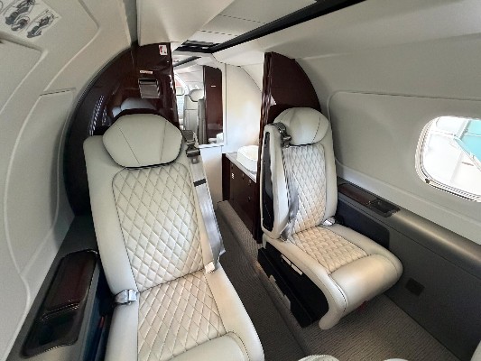 2024 Embraer Phenom 300 — photo 3