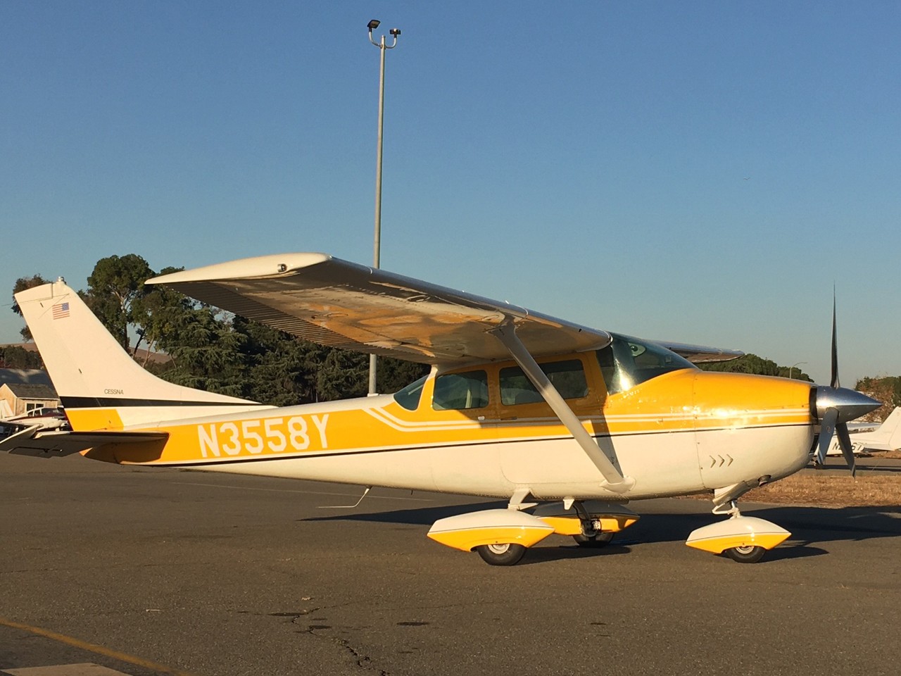 1963 Cessna 182F — photo 3