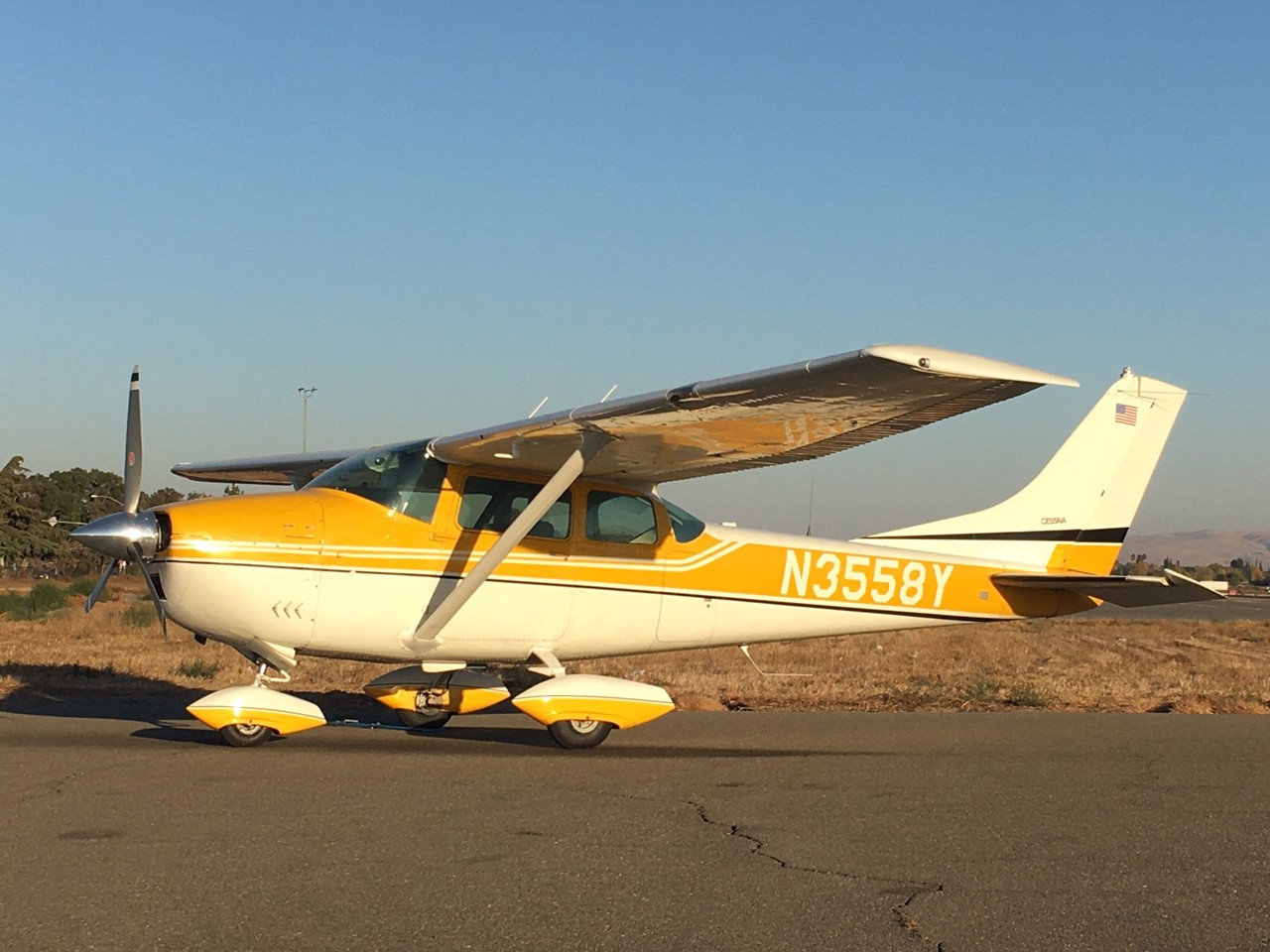 1963 Cessna 182F — photo 4