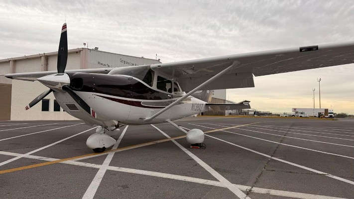 2004 Cessna 182T — photo 2