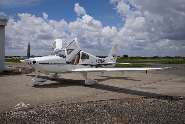2001 Cirrus SR22 — photo 1