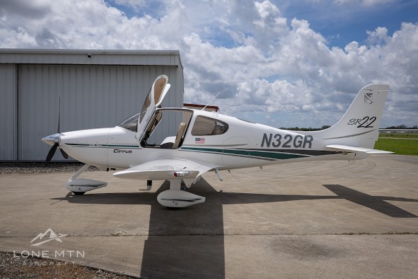 2001 Cirrus SR22 — photo 2