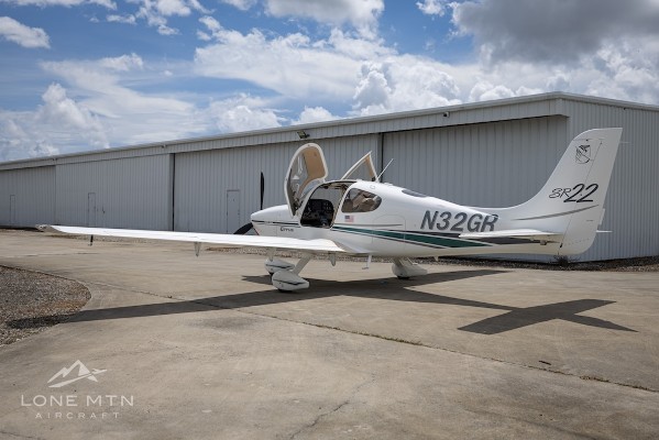 2001 Cirrus SR22 — photo 3