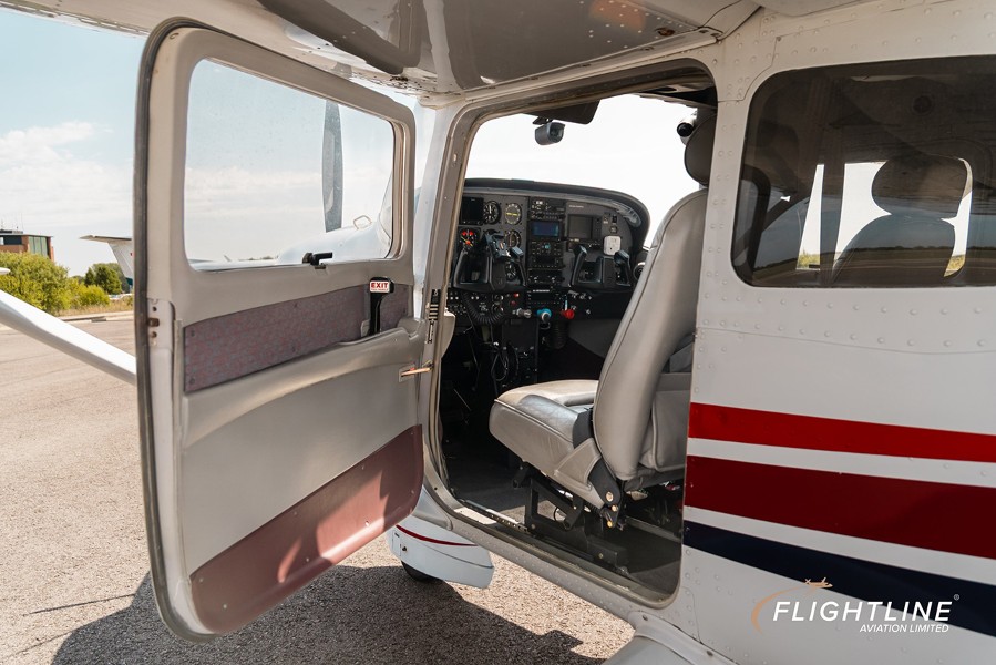 1999 Cessna 182S, photo 11