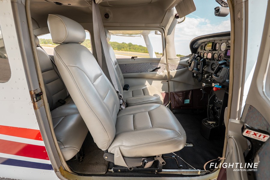 1999 Cessna 182S, photo 12