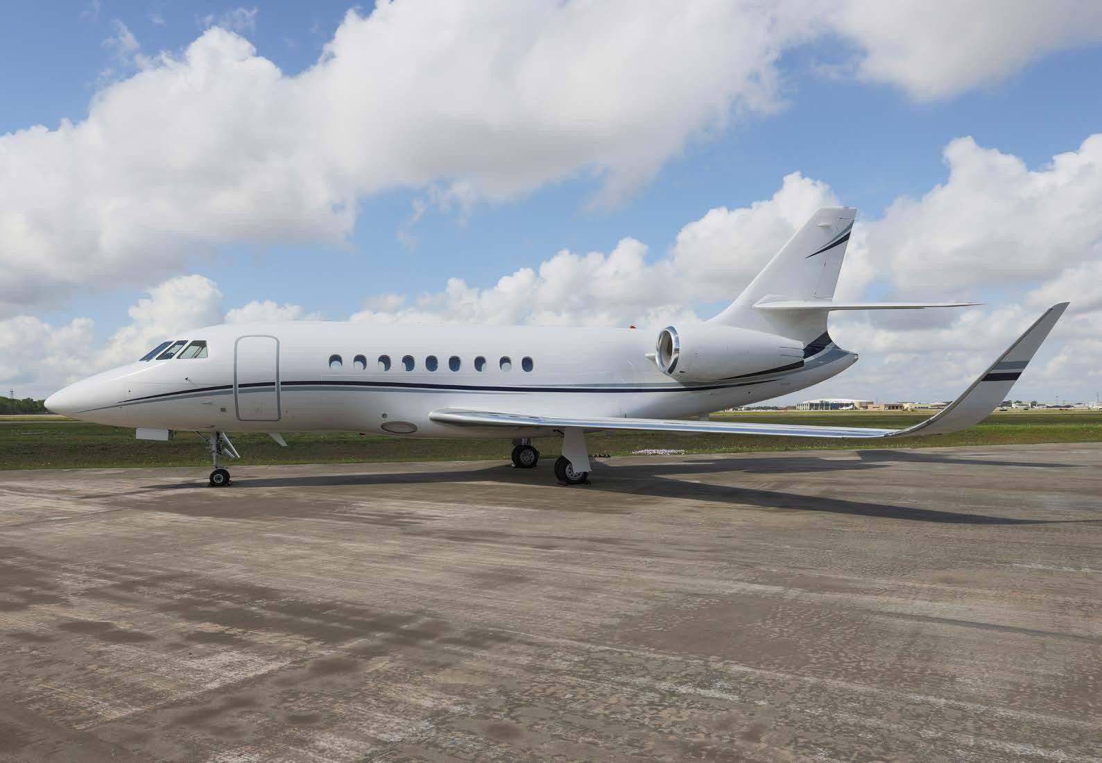 2010 Falcon 2000 — photo 2