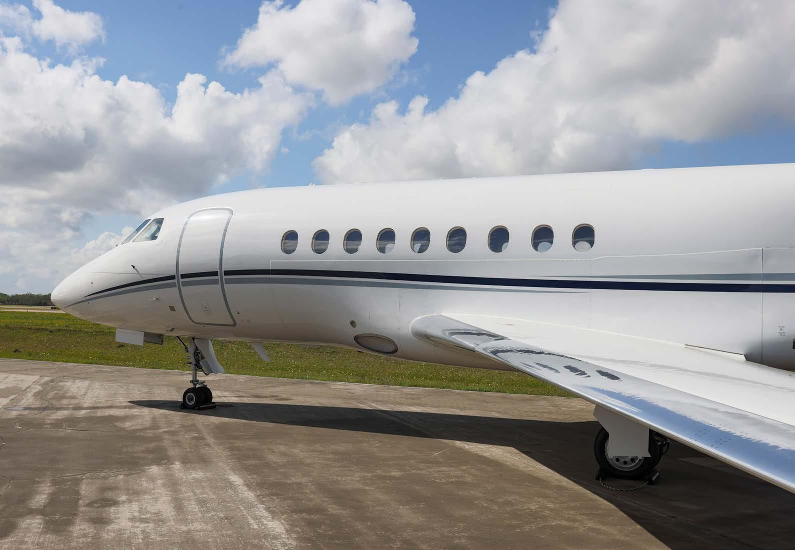 2010 Falcon 2000 — photo 4