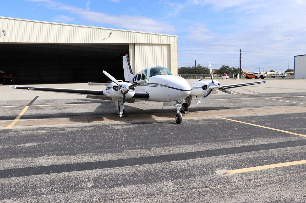 1990 Beech Baron 58 — photo 2