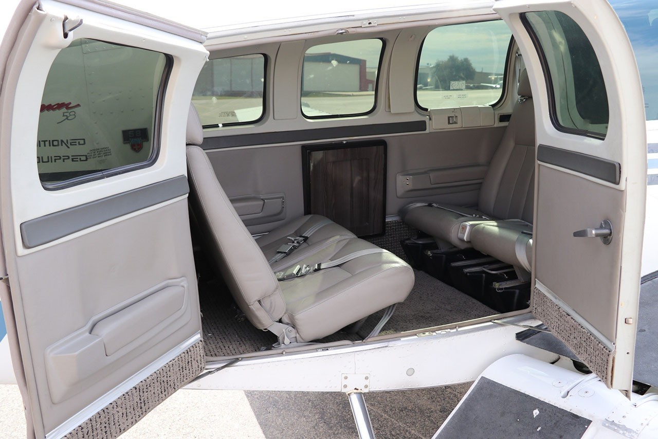 1990 Beech Baron 58 — photo 3