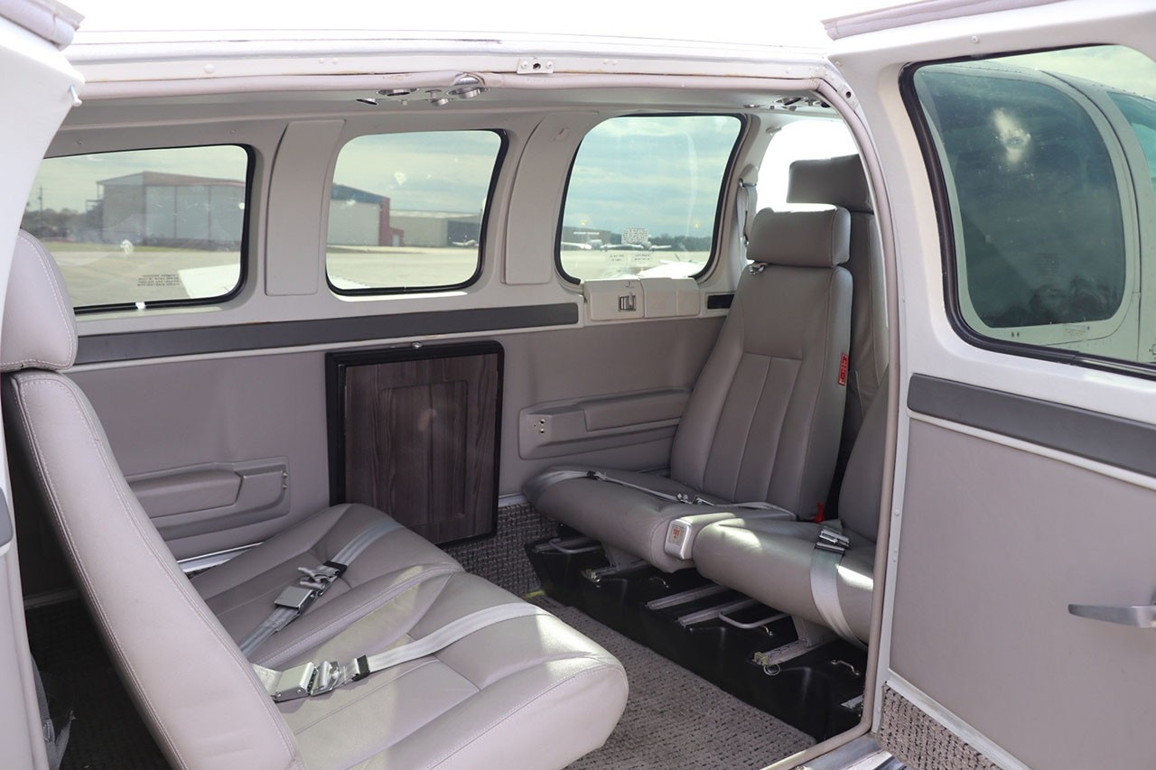 1990 Beech Baron 58 — photo 4