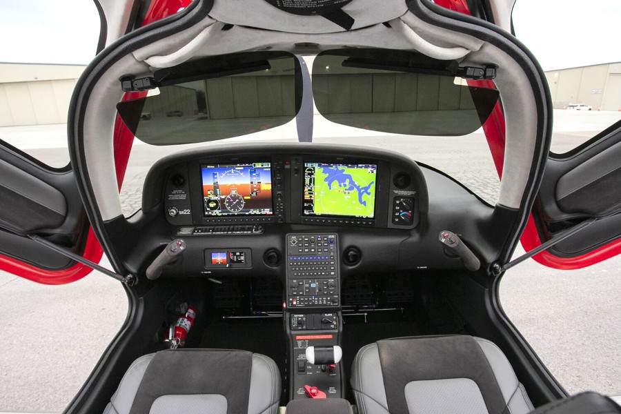 2021 Cirrus SR22-G6 (N1221Z), photo 10