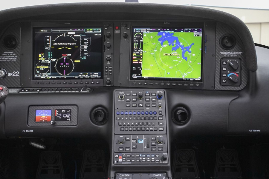 2021 Cirrus SR22-G6 (N1221Z), photo 11