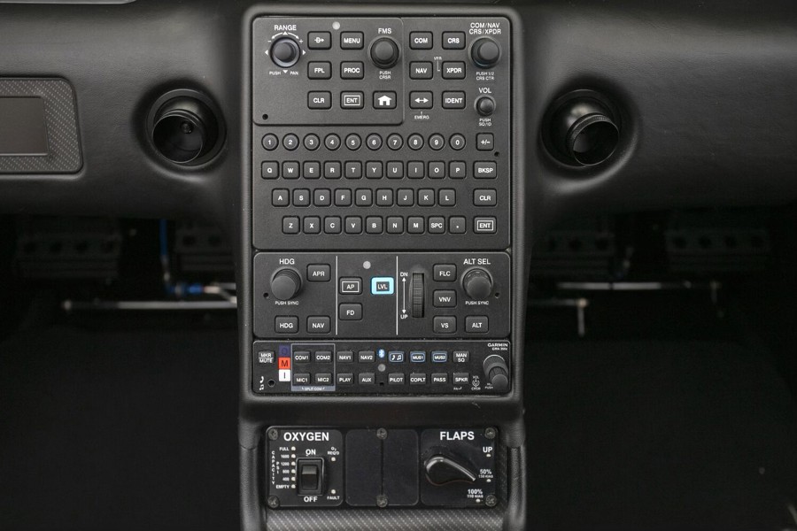 2021 Cirrus SR22-G6 (N1221Z), photo 12