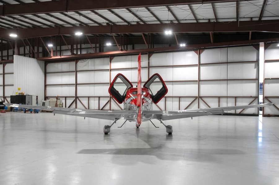 2021 Cirrus SR22-G6 (N1221Z), photo 5