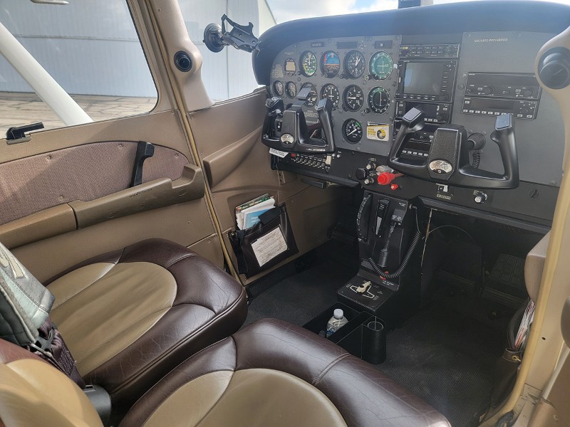 2002 Cessna 172S Skyhawk, photo 10