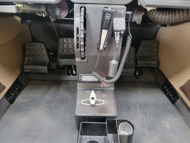 2002 Cessna 172S Skyhawk, photo 12