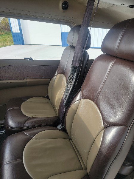 2002 Cessna 172S Skyhawk, photo 8