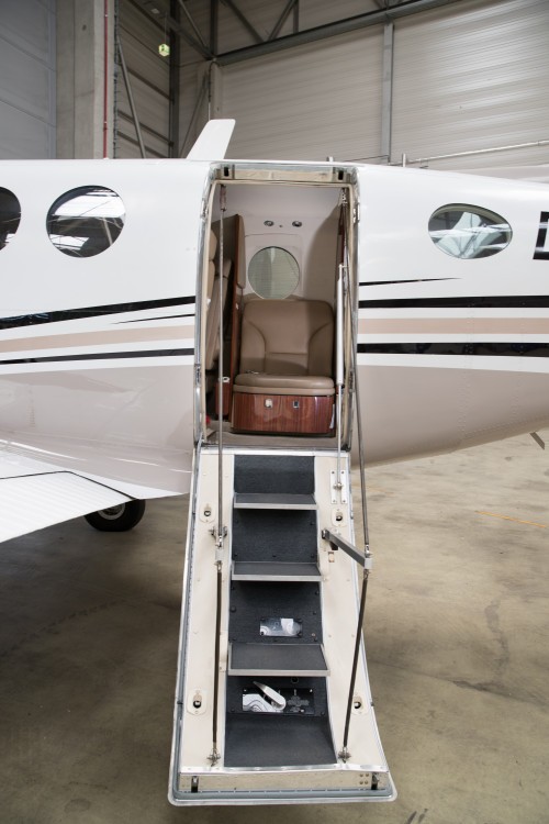 2010 Beech King Air C90GT — photo 5