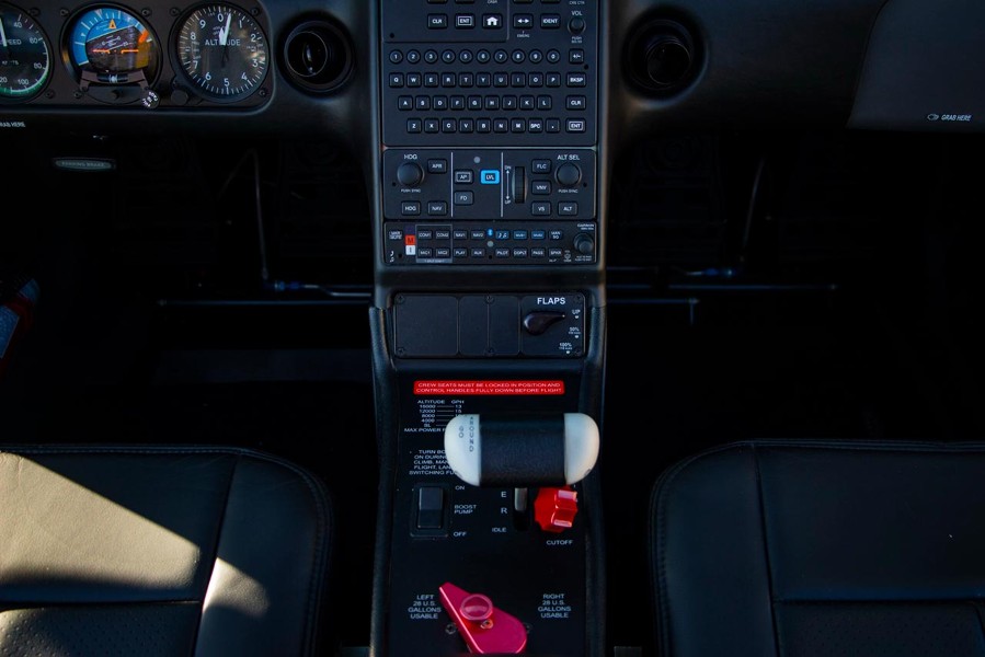 2020 Cirrus SR20 G6 (YR-ADU), photo 19