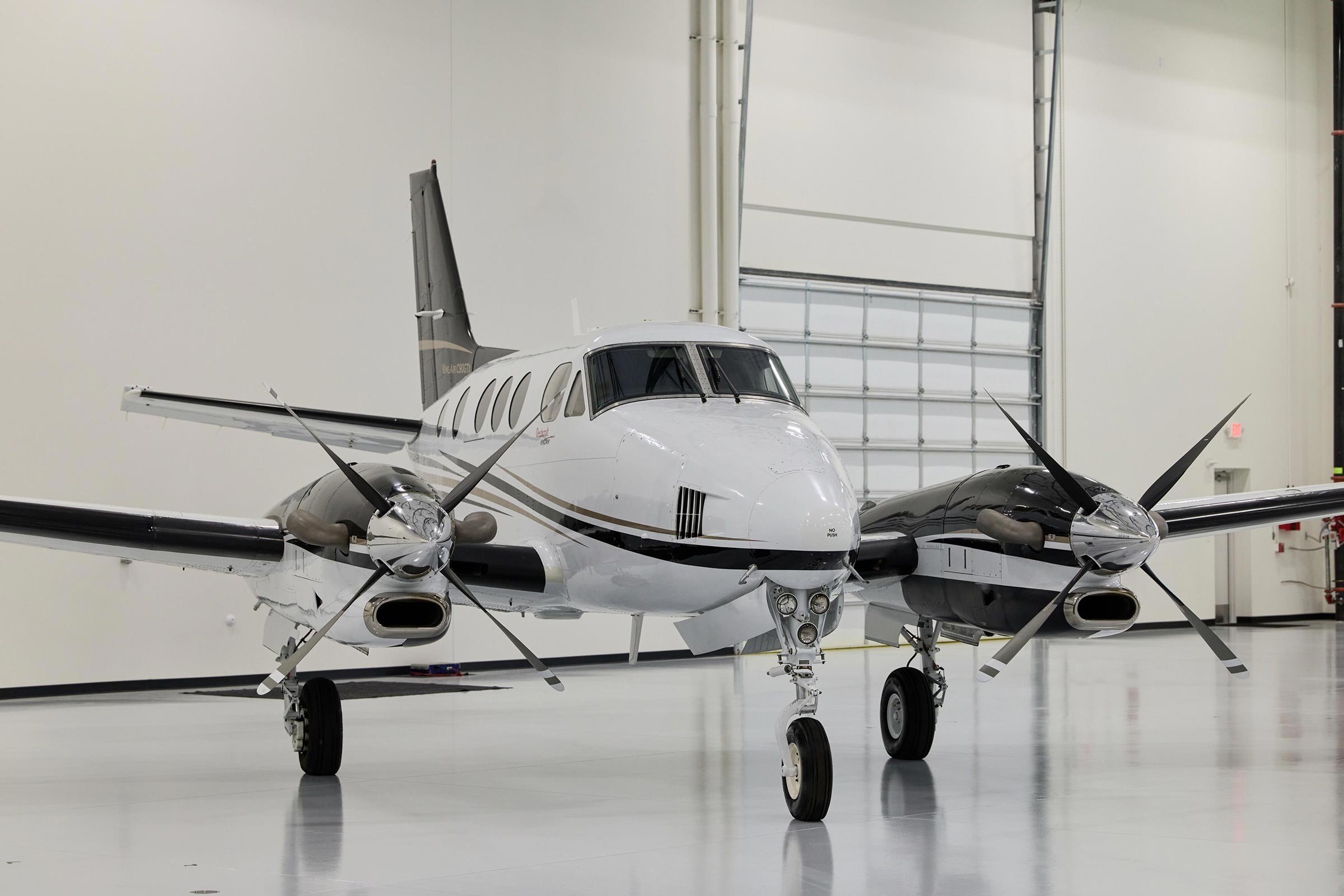 2011 Beech King Air C90GT — photo 4