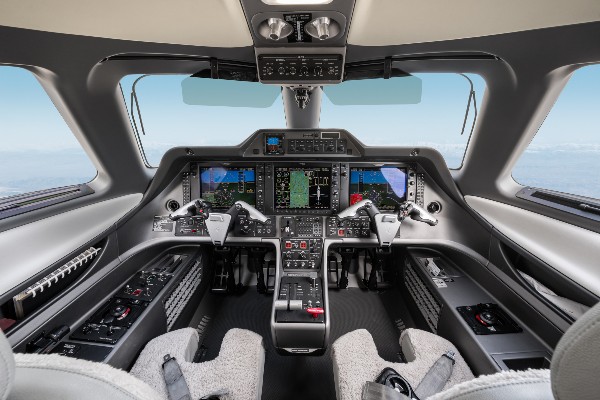 2015 Embraer Phenom 100 — photo 5