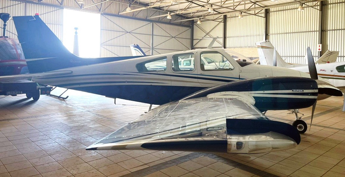 1973 Beech Baron B55, photo 2