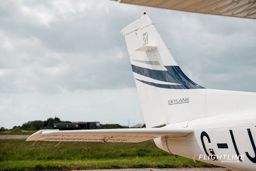 2005 Cessna 182T (G-IJAG), photo 11