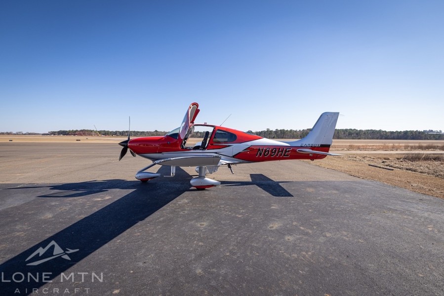 2019 Cirrus SR22T-G6 GTS (N69HE), photo 2