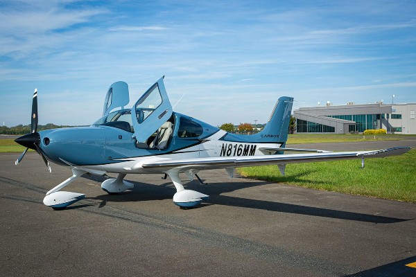 2022 Cirrus SR22-G6 — photo 2