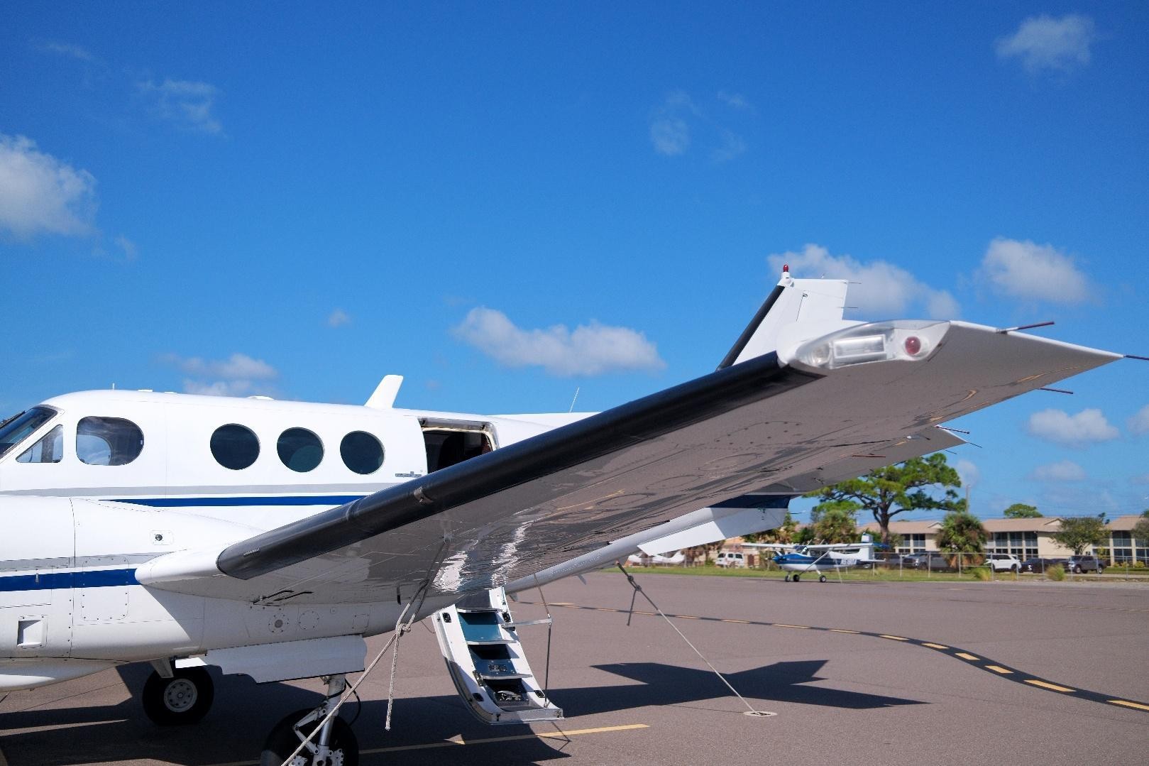1978 Beech King Air E90 — photo 2