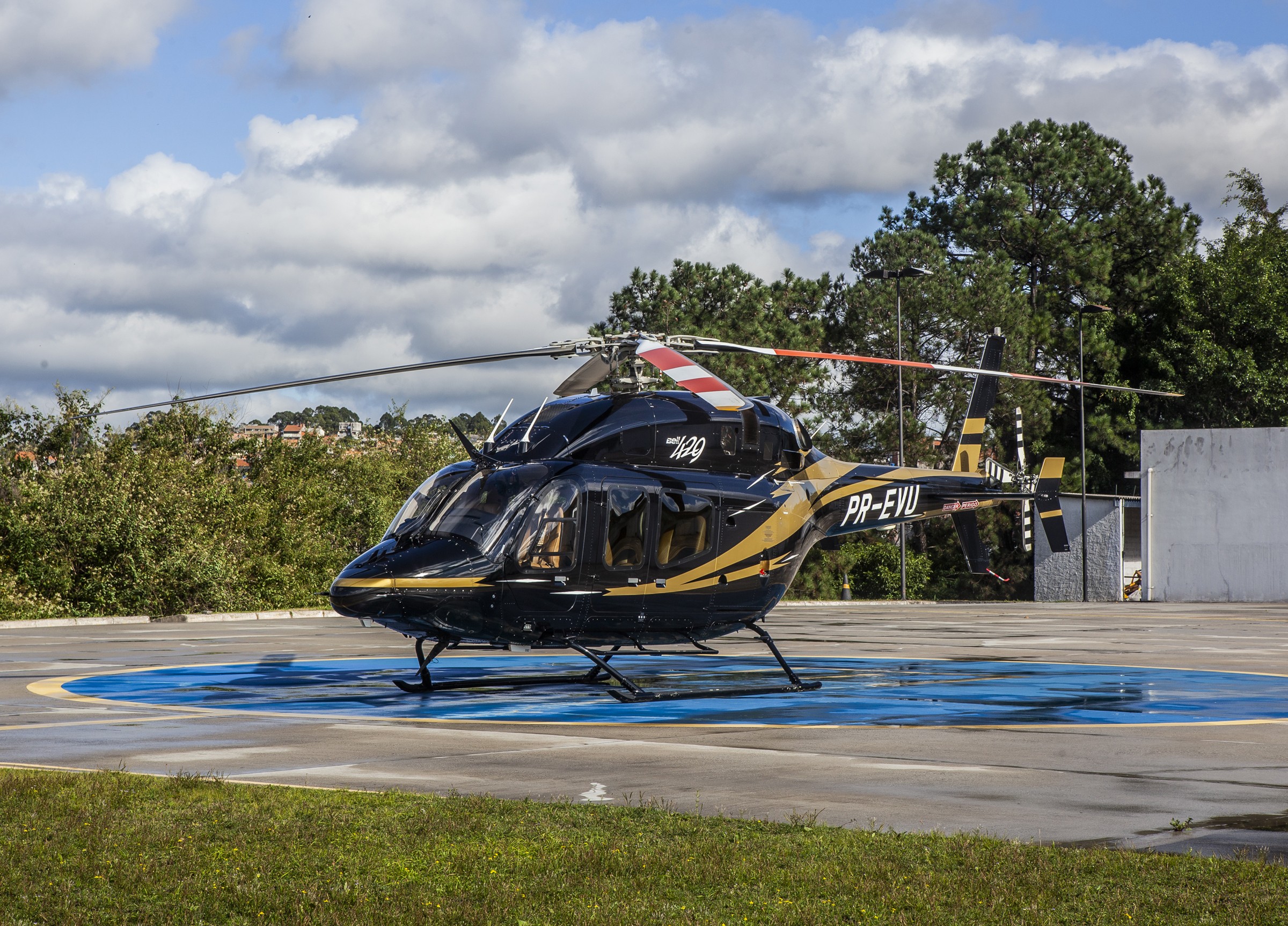 2012 Bell 429 — photo 2