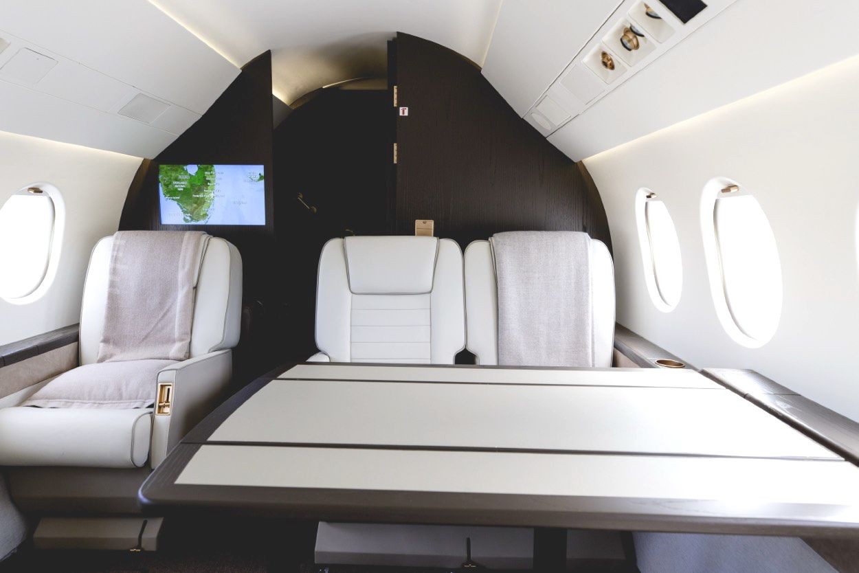 2000 Falcon 2000 — photo 5