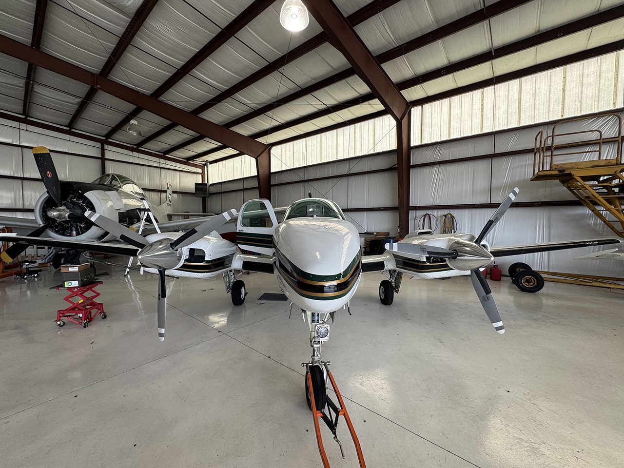 1997 Beech Baron 58 — photo 2